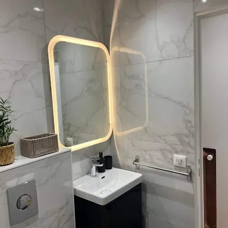 Celine 16 Lumiere 2 Bedroom By Eiffel Tower パリ