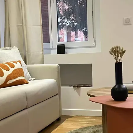 Celine 16 Lumiere 2 Bedroom By Eiffel Tower