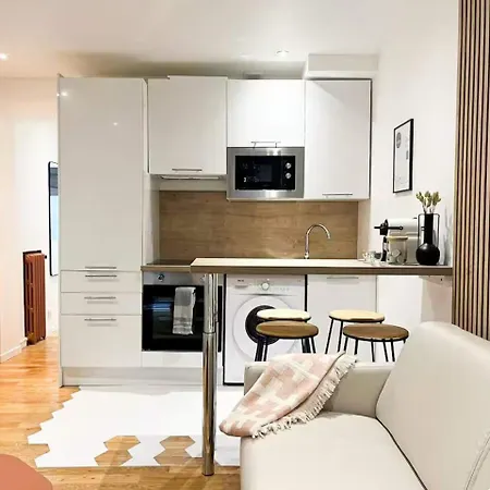 Celine 16 Lumiere 2 Bedroom By Eiffel Tower *